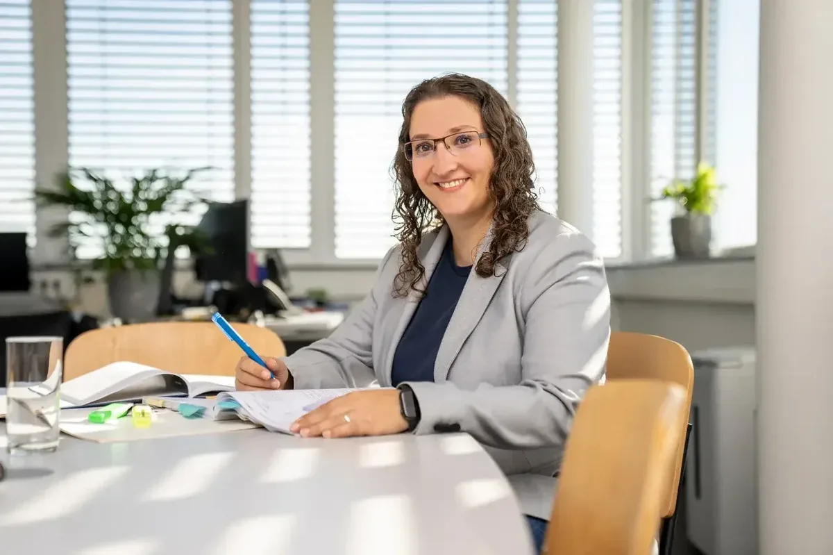 Dipl.-Ing. (FH) Anita Athanasas working with technical standards documents at comemso
