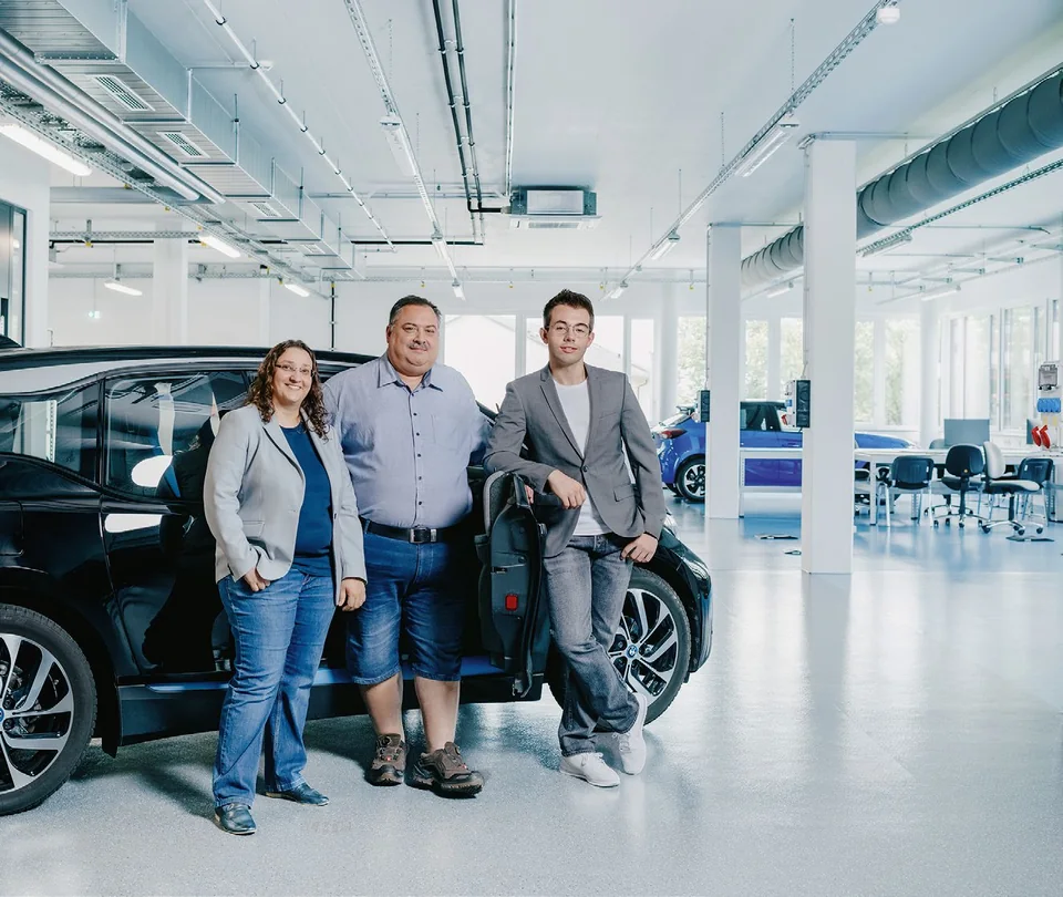 comemso founders Anita and Kiriakos Athanasas with their son Manuel Athanasas