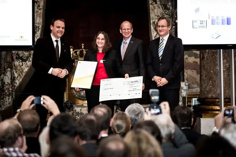 Anita Athanasas receiving the 2013 Baden-Württemberg innovation award for comemso