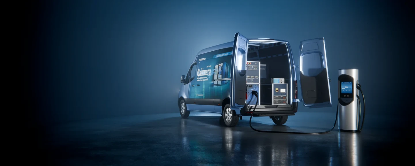 Mobiles Kalibrierlabor Easy Chester Calimera an einer Ladestation für Elektrofahrzeuge