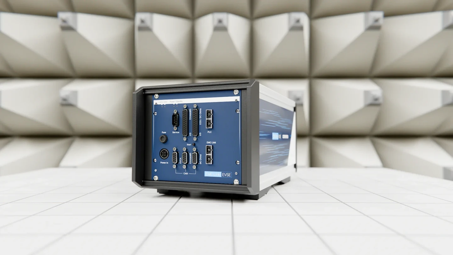 Optische EMC Link-Ladeschnittstelle in einer Absorberkammer