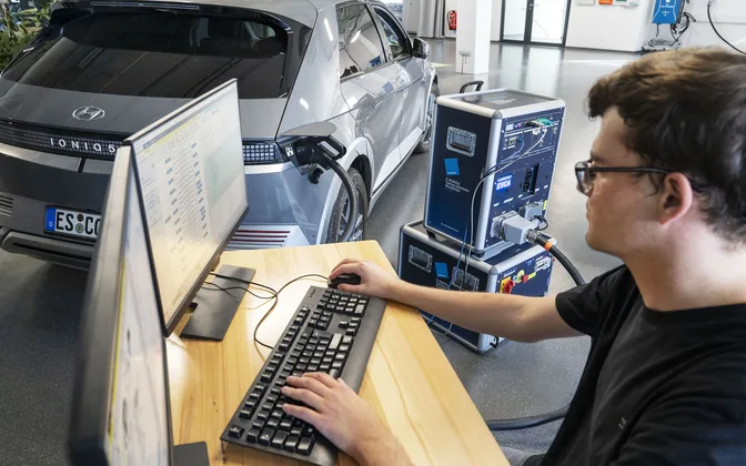 Engineer analysing the charging session of a real electric vehicle with EVCA Multi Mobile in the laboratory